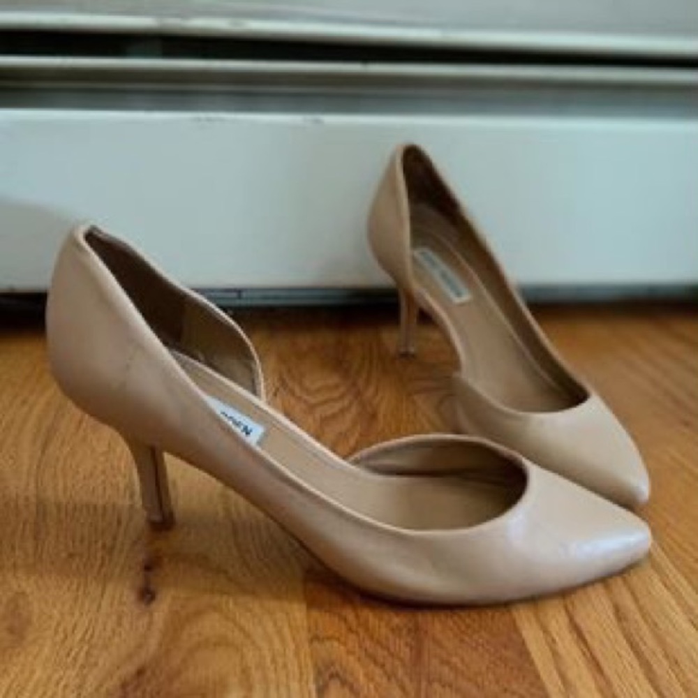 Steve Madden Elusive Nude pumps